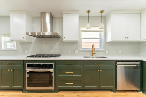 $3,800 | 6119 South Braeswood Boulevard, Houston, TX 77096