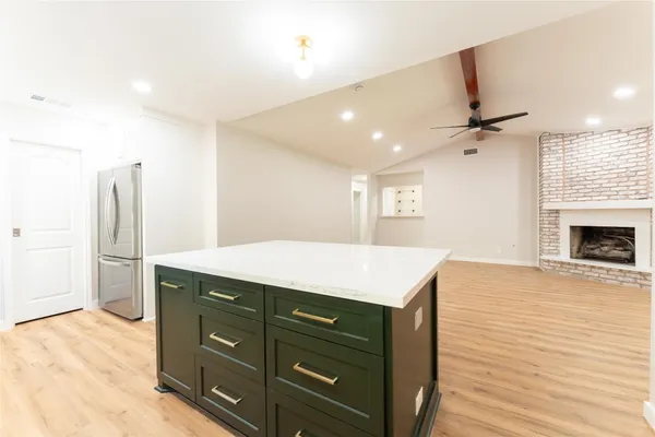 $3,800 | 6119 South Braeswood Boulevard, Houston, TX 77096