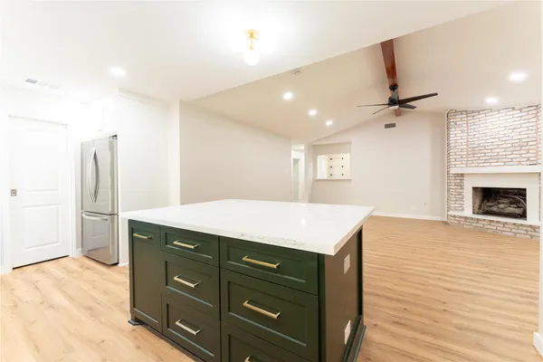 $3,800 | 6119 South Braeswood Boulevard, Houston, TX 77096