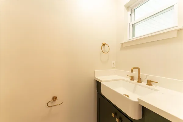 $3,800 | 6119 South Braeswood Boulevard, Houston, TX 77096