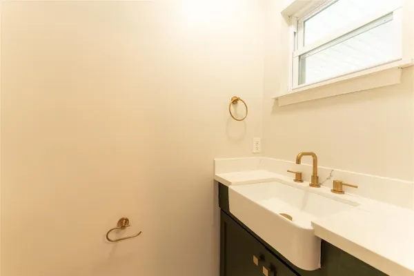 $3,800 | 6119 South Braeswood Boulevard, Houston, TX 77096