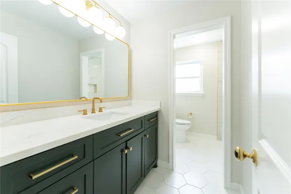 $3,800 | 6119 South Braeswood Boulevard, Houston, TX 77096