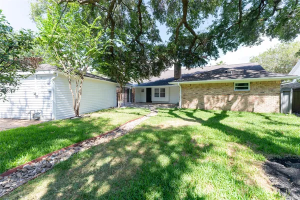 $3,800 | 6119 South Braeswood Boulevard, Houston, TX 77096