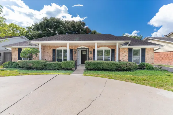 $3,800 | 6119 South Braeswood Boulevard, Houston, TX 77096