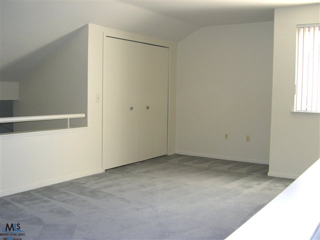 504 Plymouth Court Rochester, MI 48307 - Photo 8 of 21 31120345-7.JPG