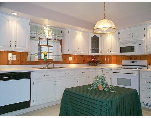 3085 East Hardies Road Gibsonia, PA 15044 - Photo 3 of 8 Kitchen.