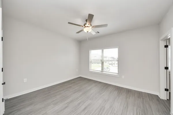 $1,729 | 7711 Longmire Road, Unit 155, Conroe, TX 77304