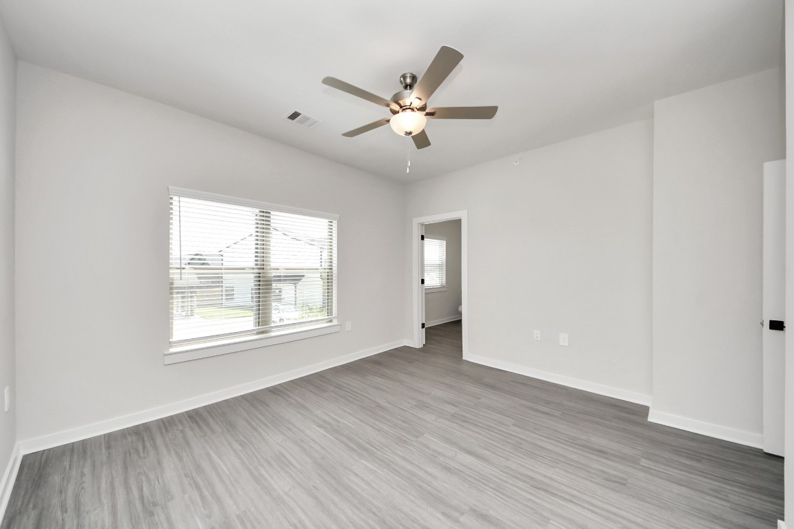 7711 Longmire Road, Unit 155 Conroe, TX 77304 - Photo 17 of 48 Primary Suite offers walk-closet,bath w/granite vanity&lux tub/shower.