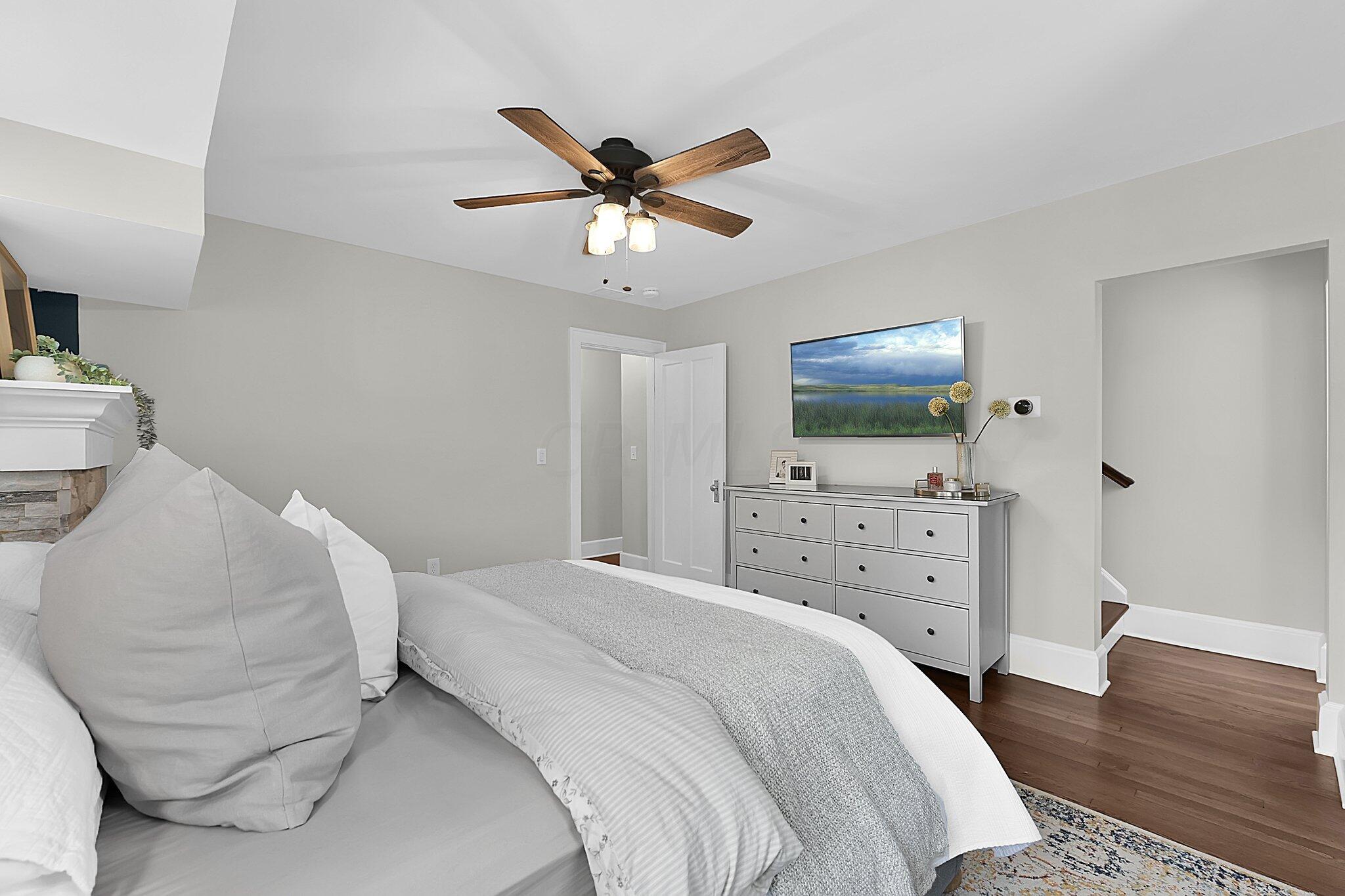 51 Glencoe Road Columbus, OH 43214 - Photo 22 of 41 Primary Suite