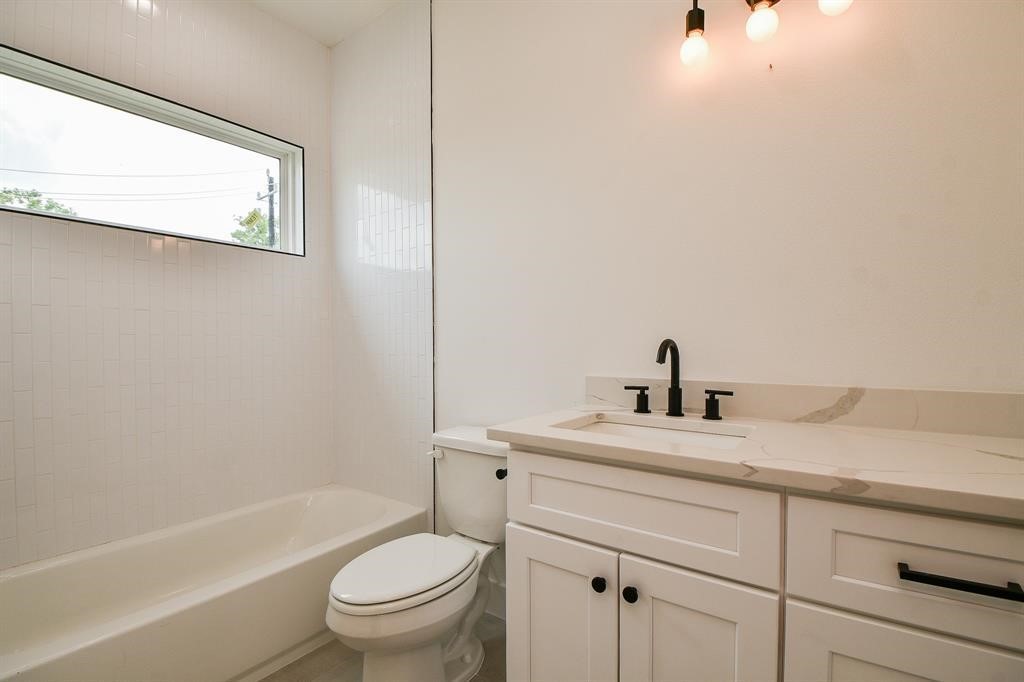 2305 Maury Street Houston, TX 77026 - Photo 17 of 19