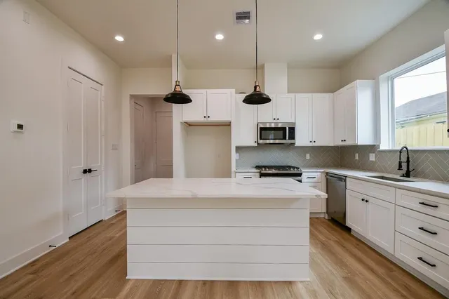 $2,450 | 2305 Maury Street, Houston, TX 77026