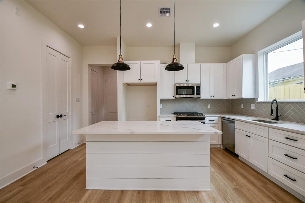 2305 Maury Street Houston, TX 77026 - Photo 4 of 19