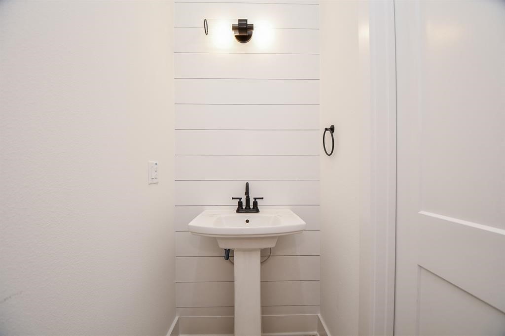 2305 Maury Street Houston, TX 77026 - Photo 6 of 19