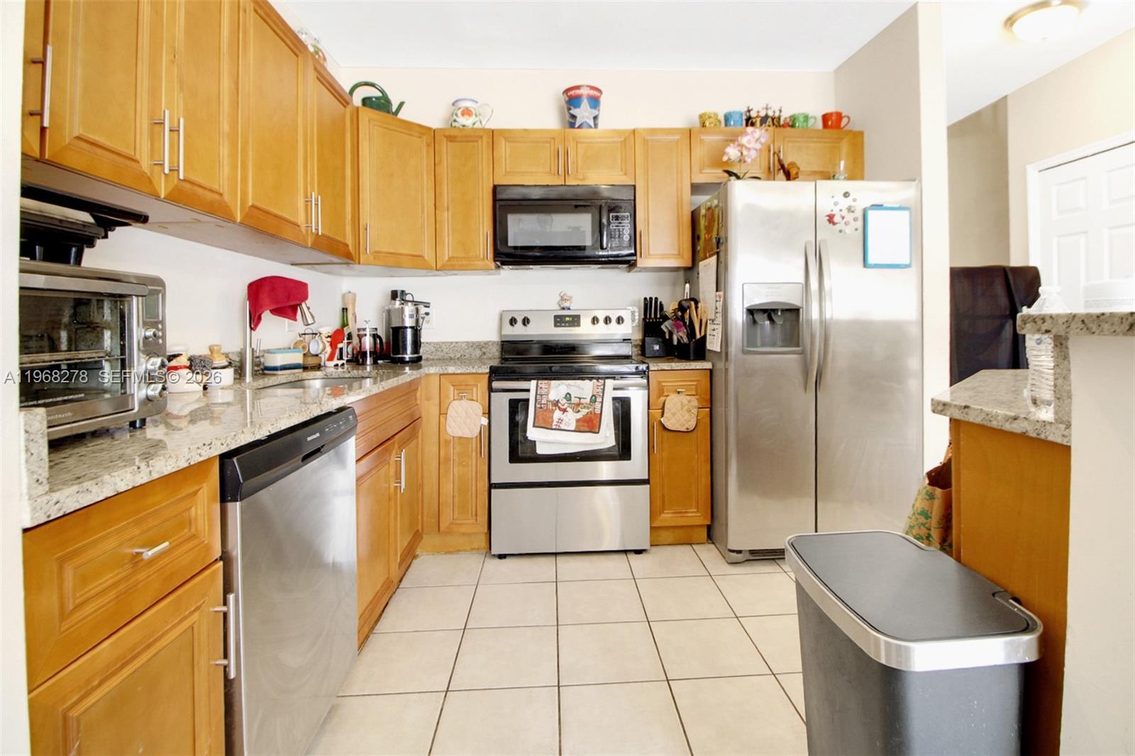 2872 Southwest 127th Way Miramar, FL 33027 - Photo 4 of 33