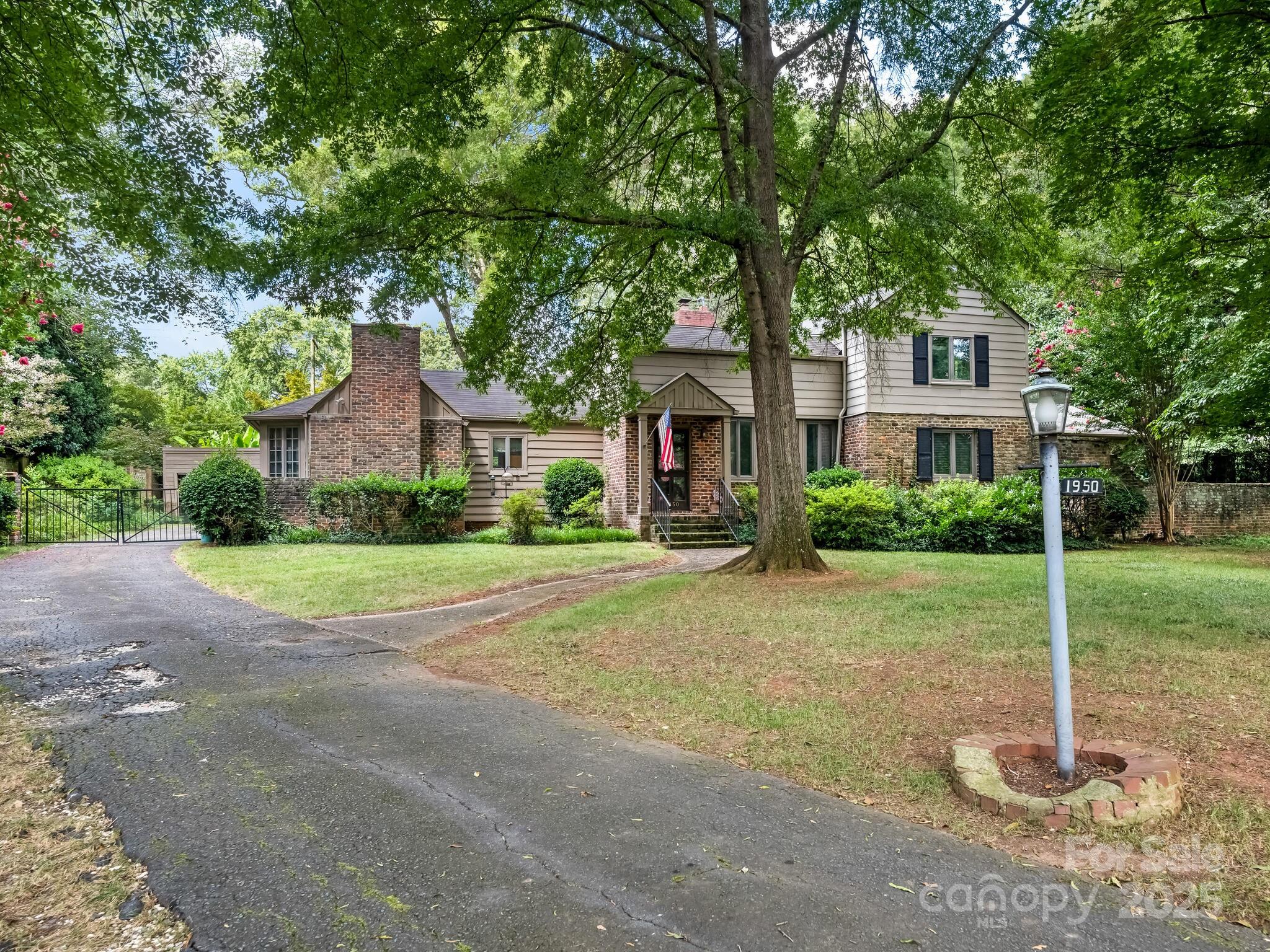 1950 Overhill Road Charlotte, NC 28211 - Photo 3 of 34 Gallery Image 3