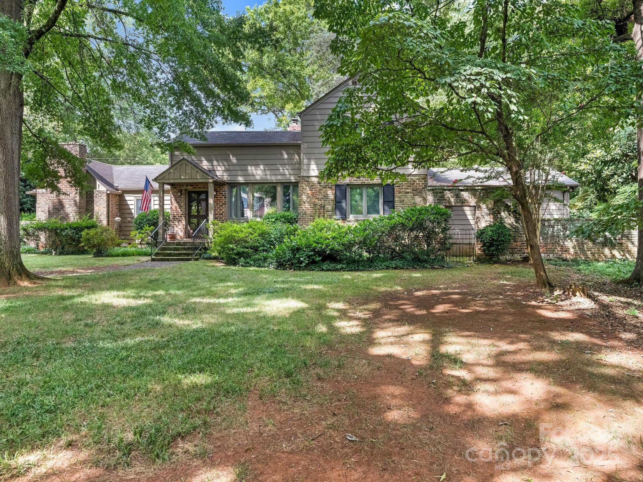 1950 Overhill Road Charlotte, NC 28211 - Photo 4 of 34 Gallery Image 4