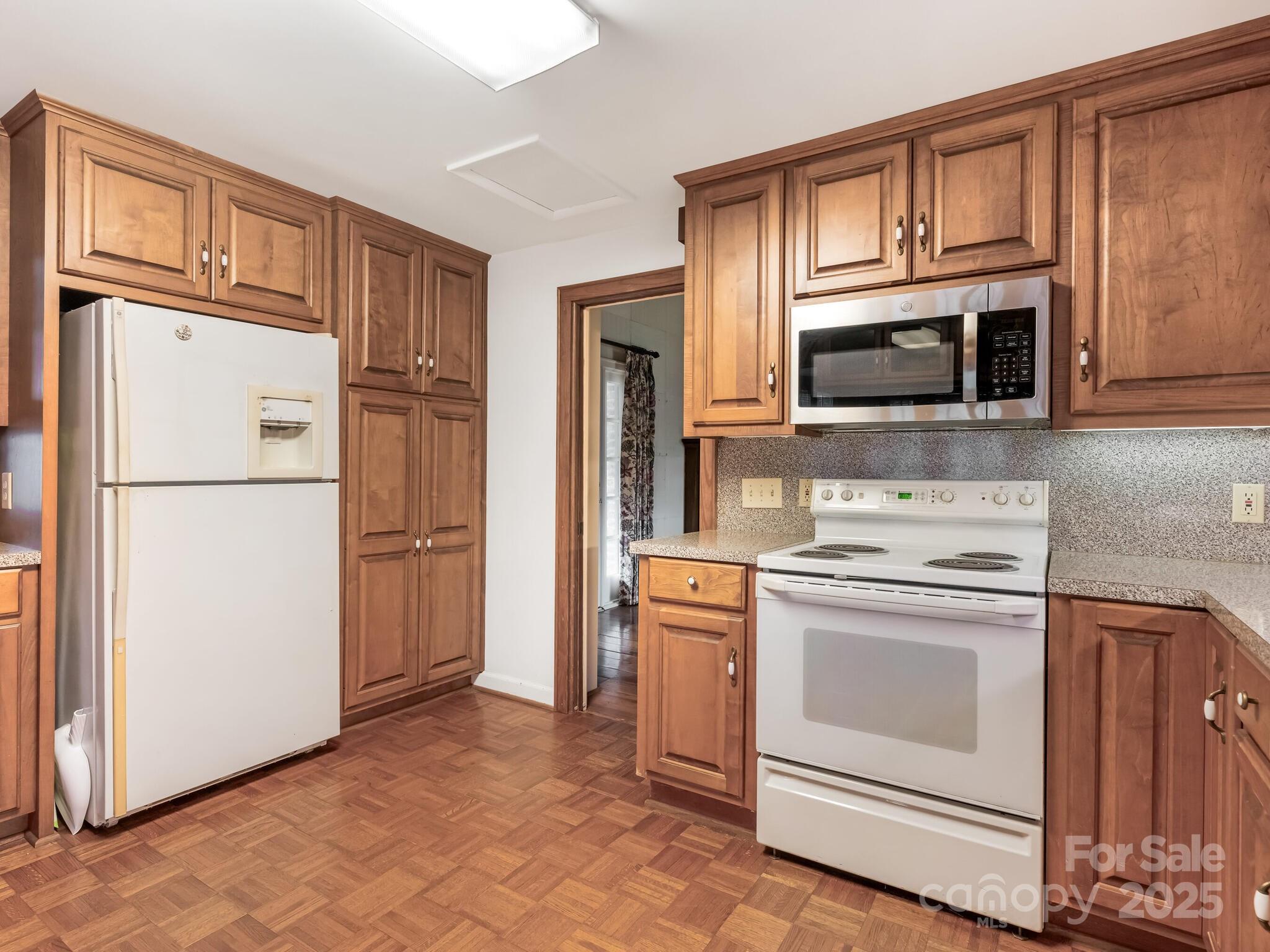 1950 Overhill Road Charlotte, NC 28211 - Photo 10 of 34 Gallery Image 10