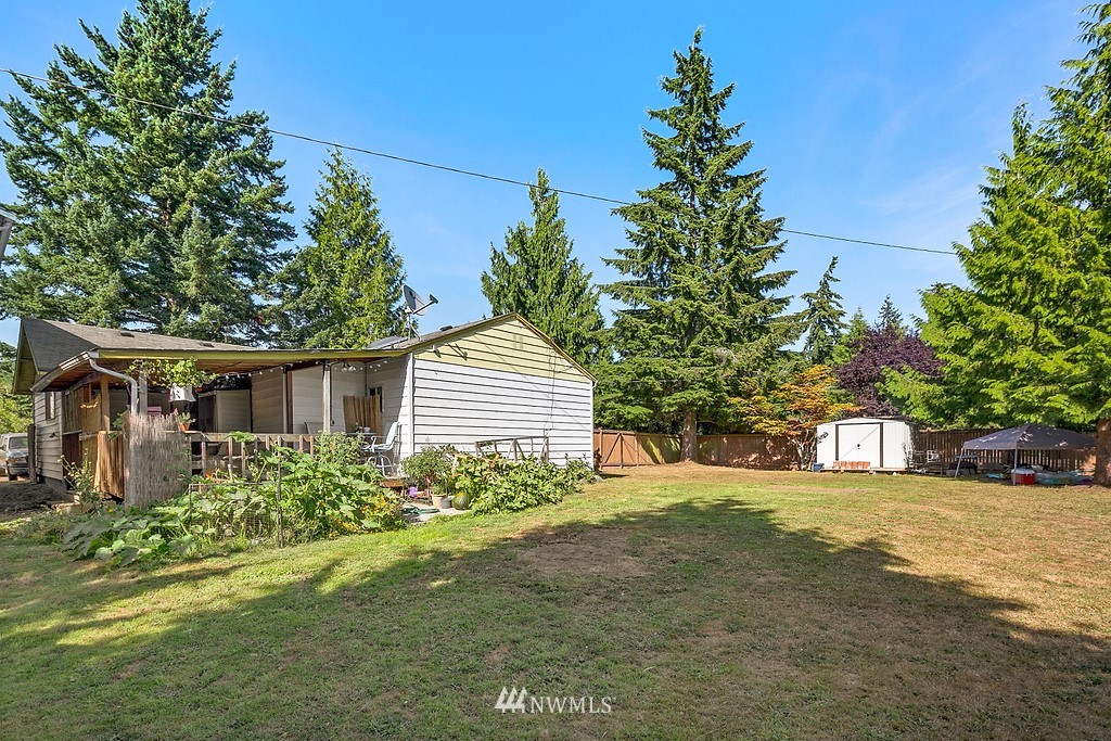12008 Gibson Road Everett, WA 98204 - Photo 30 of 32 a front view of a house with garden
