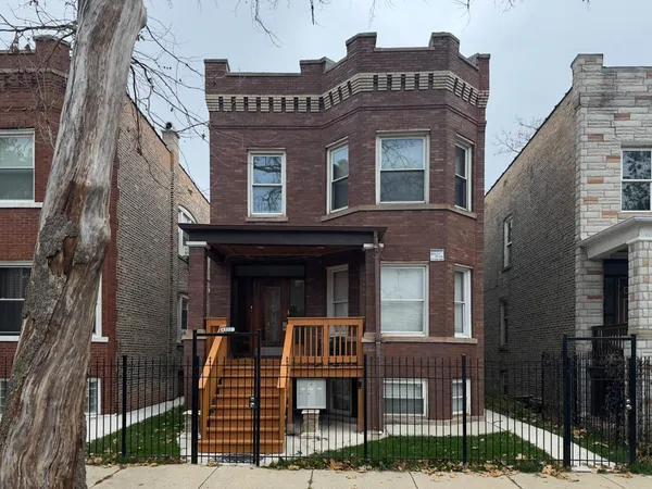 $2,200 | 4322 West Kamerling Avenue, Unit 2, Chicago, IL 60651