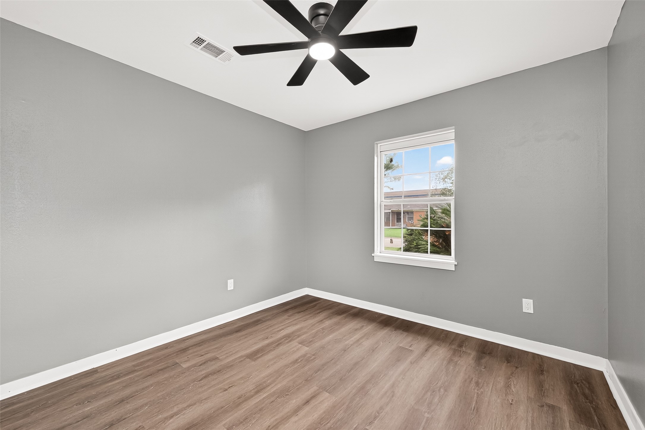 8666 Candy Street Houston, TX 77029 - Photo 26 of 36