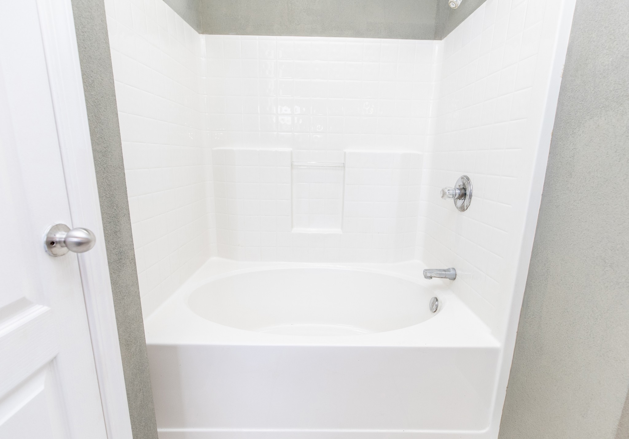 443 Clearview Road Cottontown, TN 37048 - Photo 10 of 21 a bathroom with a bathtub