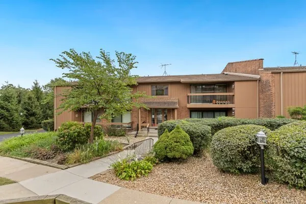 $289,900 | 8090 Garfield Avenue, Unit 31, Burr Ridge, IL 60527