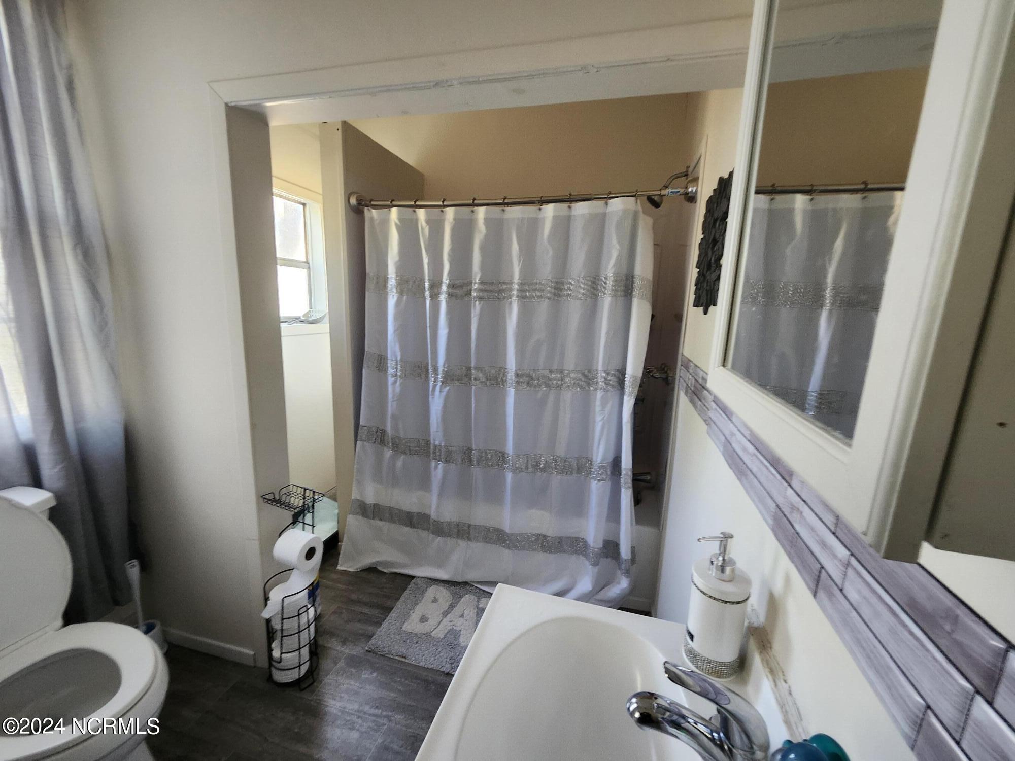 190 First Avenue Rockingham, NC 28379 - Photo 7 of 9 Bath