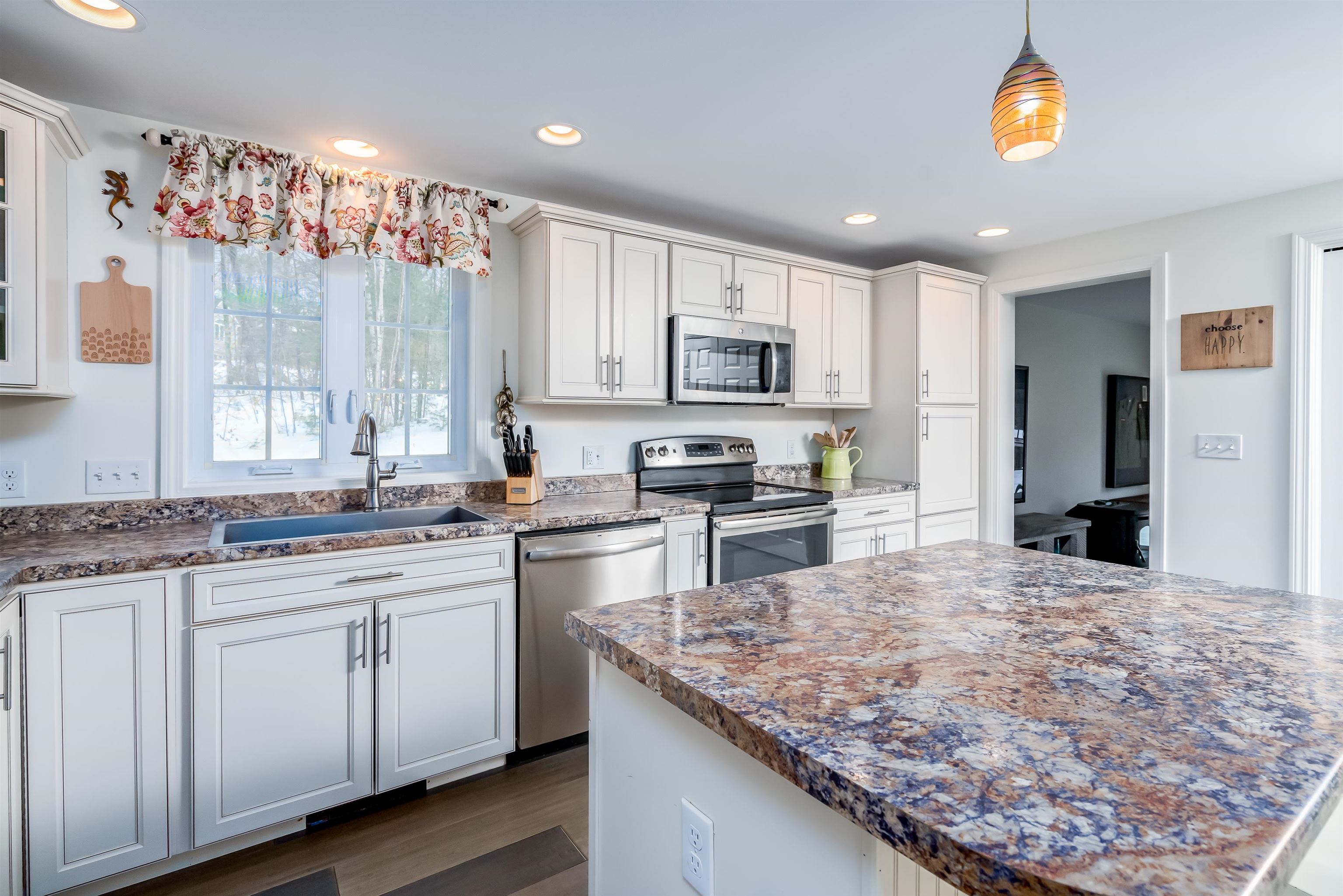 19 Higgins Road Chichester, NH 03258 - Photo 3 of 27 Gallery Image 3