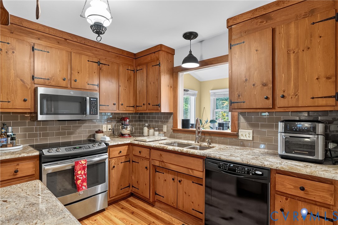 704 Spring Valley Road Colonial Heights, VA 23834 - Photo 11 of 40