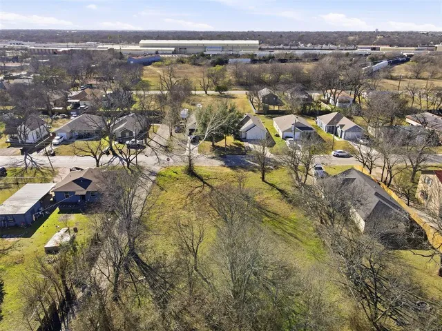 $35,000 | 802 Chase Avenue, Cleburne, TX 76031