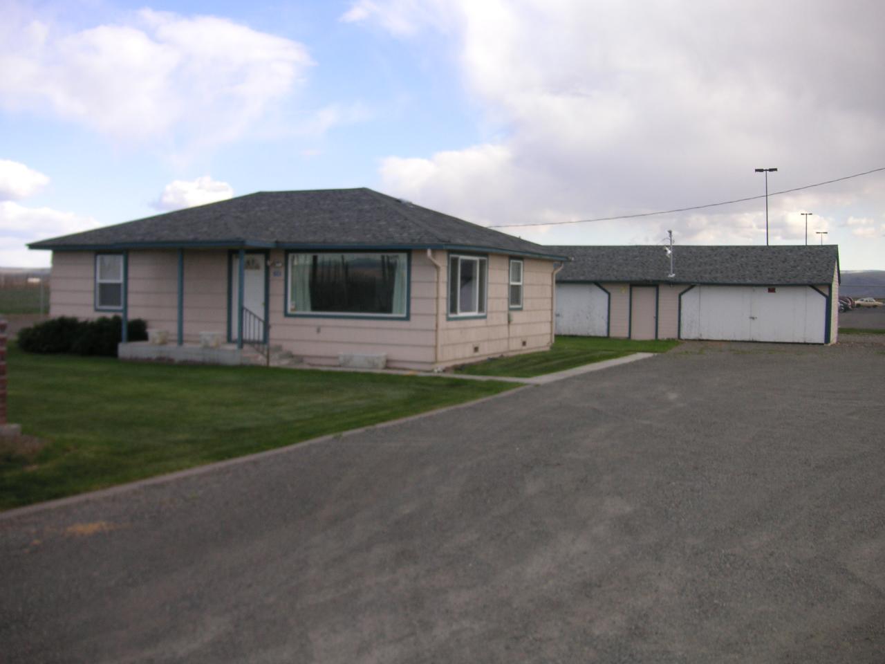 3100 Fort Road Toppenish, WA 98948 - Photo 2 of 7 a front view of a house with a garden and yard