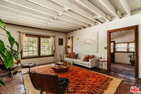 $1,100,000 | 437 Short Trail, Topanga, CA 90290