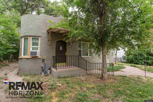 $219,900 | 327 South 6th Street, Douglas, WY 82633