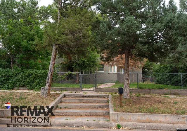 $219,900 | 327 South 6th Street, Douglas, WY 82633