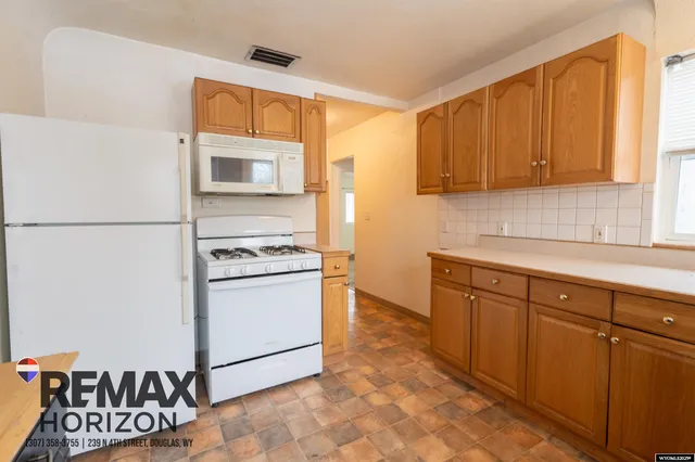 $219,900 | 327 South 6th Street, Douglas, WY 82633