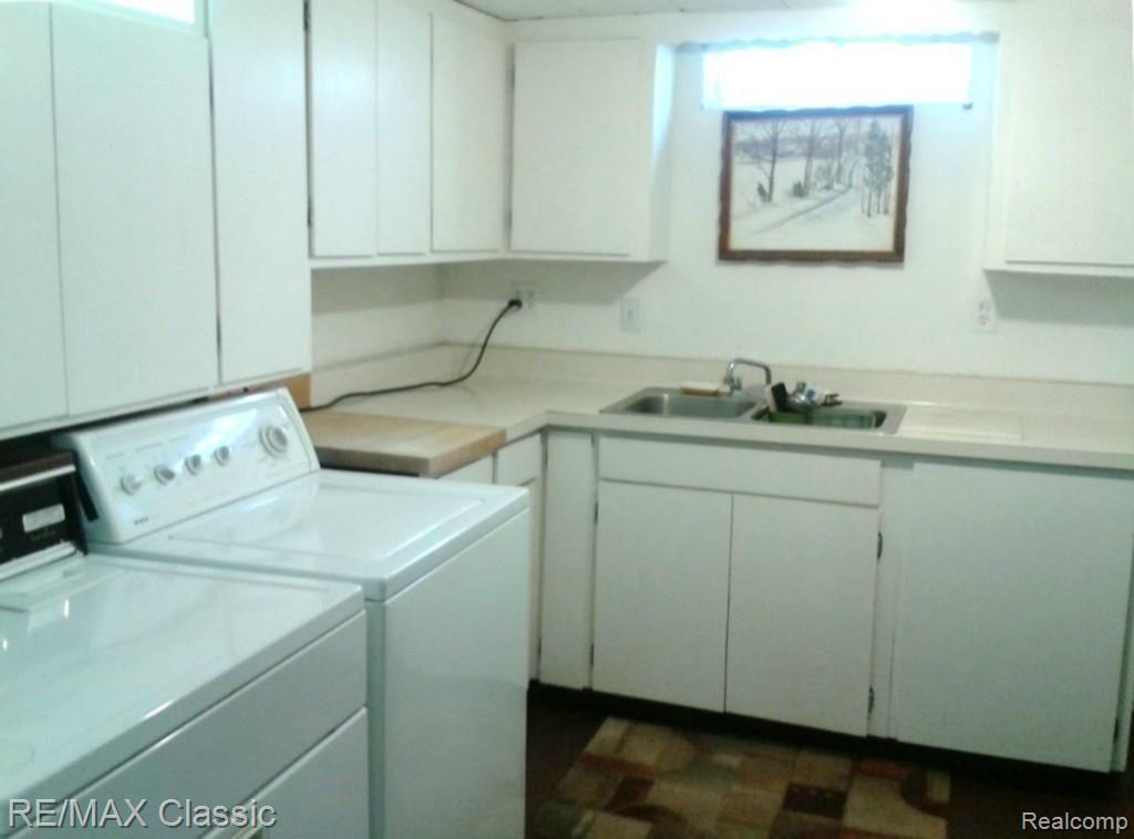 1961 Hawthorne Road Grosse Pointe, MI 48236 - Photo 19 of 27 Haw-LLLndry-Kit.jpg