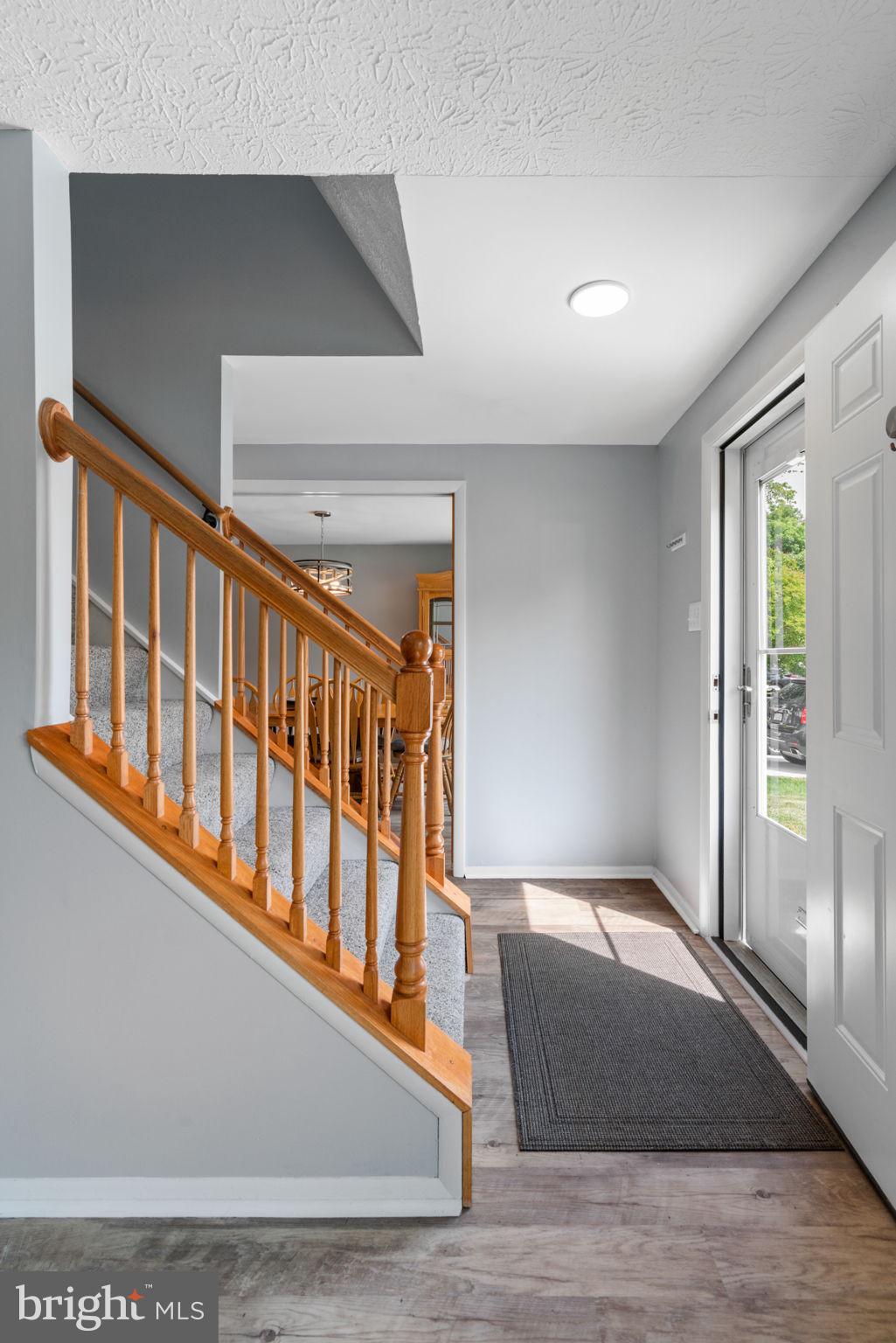 8286 Wold Den Court Springfield, VA 22153 - Photo 4 of 38 Gallery Image 4