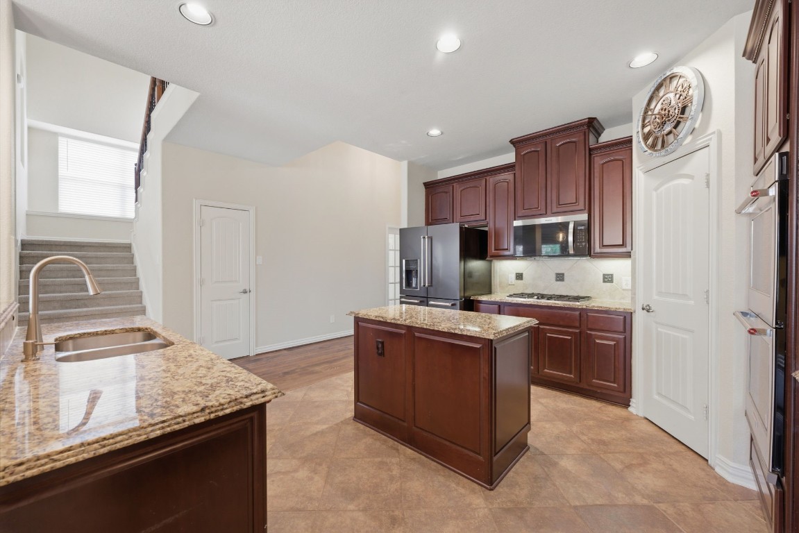 315 Arbor Ridge Lane Conroe, TX 77384 - Photo 17 of 47