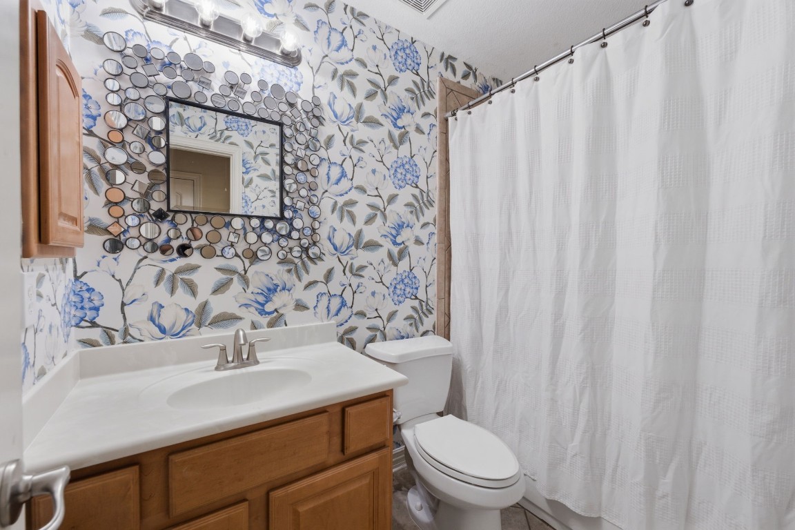 315 Arbor Ridge Lane Conroe, TX 77384 - Photo 34 of 47 One of TWO full bathrooms upstairs!