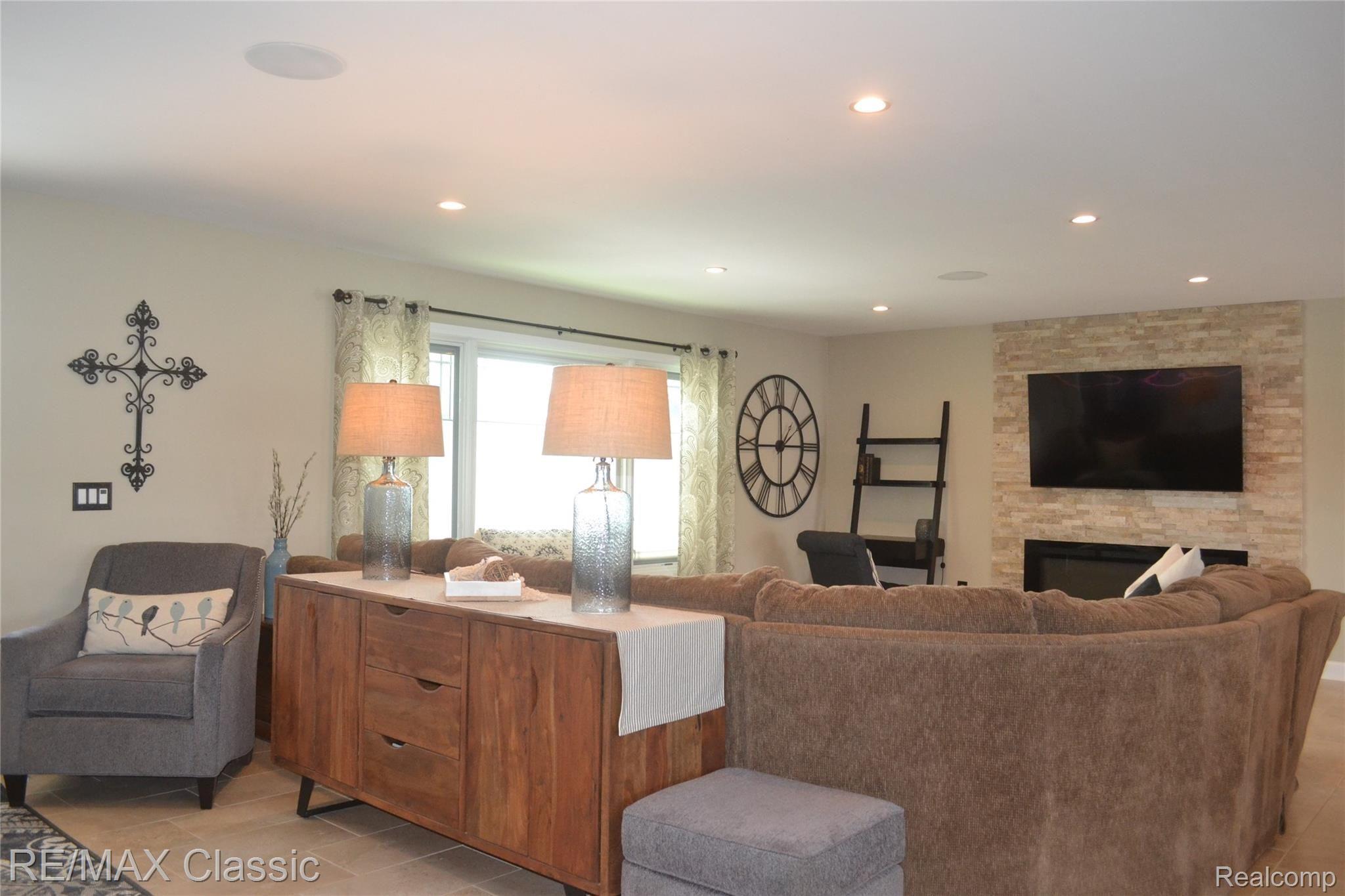3872 Sleeth Road Commerce Township, MI 48382 - Photo 20 of 51 Family Room