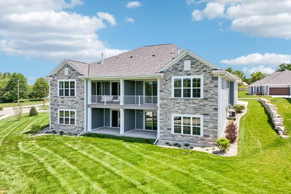 $633,900 | 2116 Bluestem Drive, Unit 1402, Waukesha, WI 53188