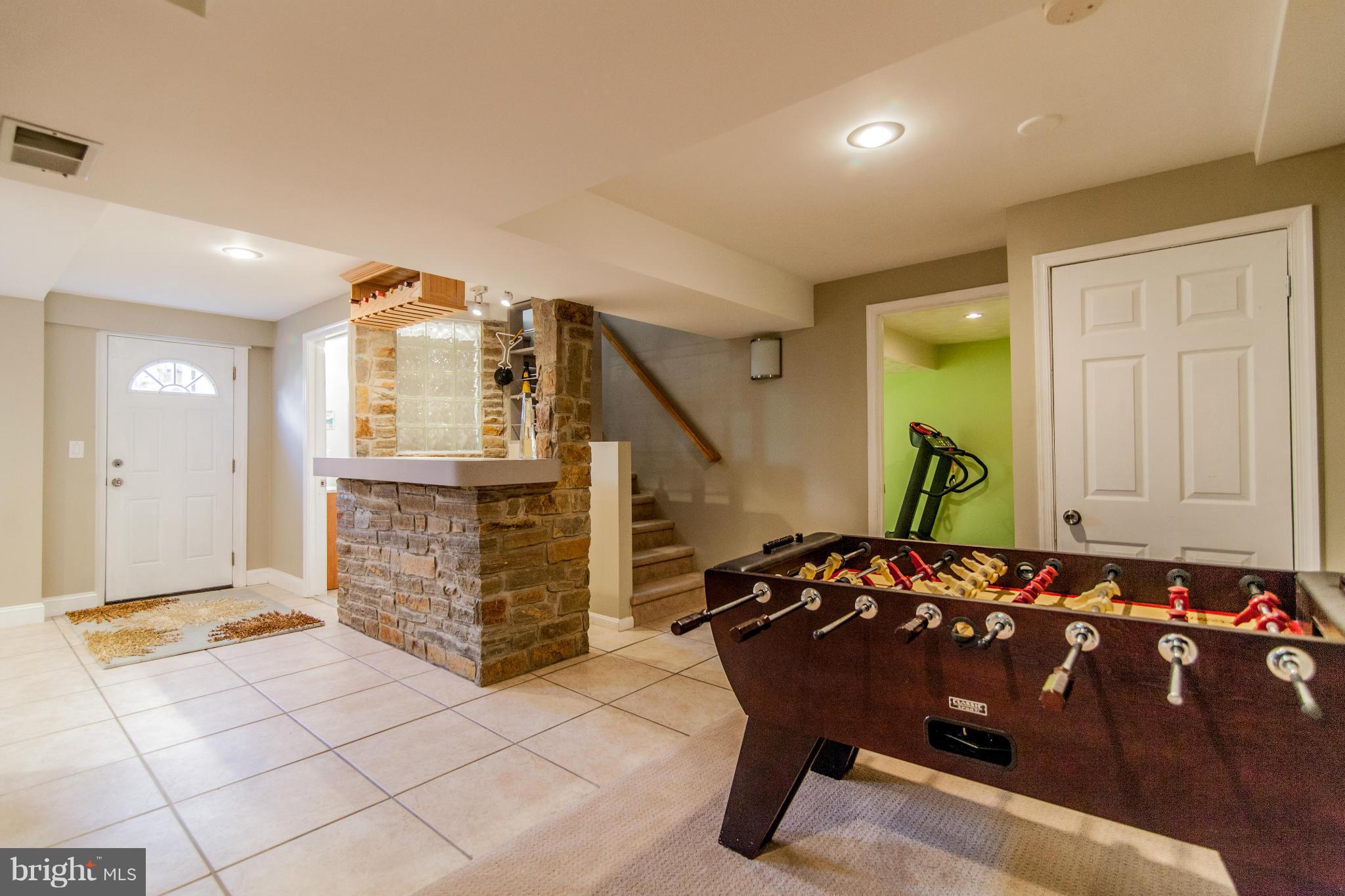 5924 Griffith Road Gaithersburg, MD 20882 - Photo 23 of 30 Family Room