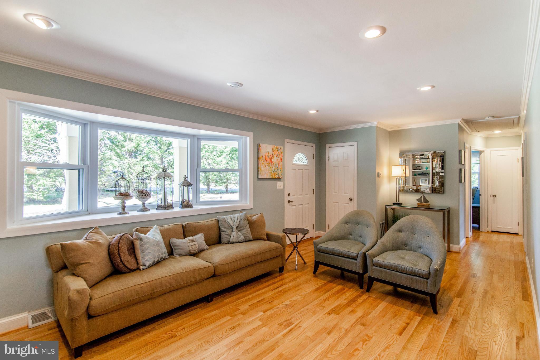 5924 Griffith Road Gaithersburg, MD 20882 - Photo 6 of 30 Living Room