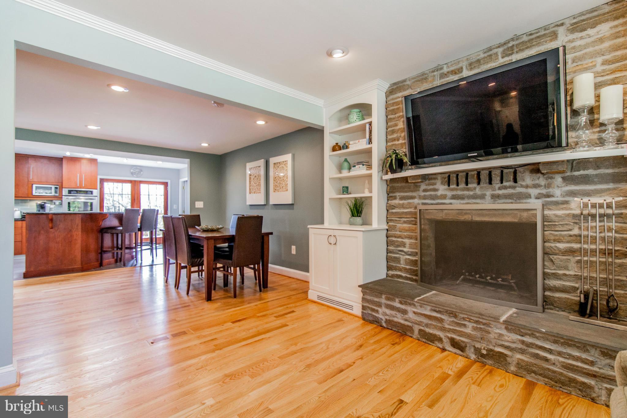 5924 Griffith Road Gaithersburg, MD 20882 - Photo 7 of 30 Living Room