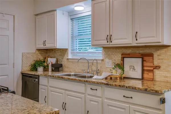 $275,000 | 914 Meadow Mead Drive, Allen, TX 75002