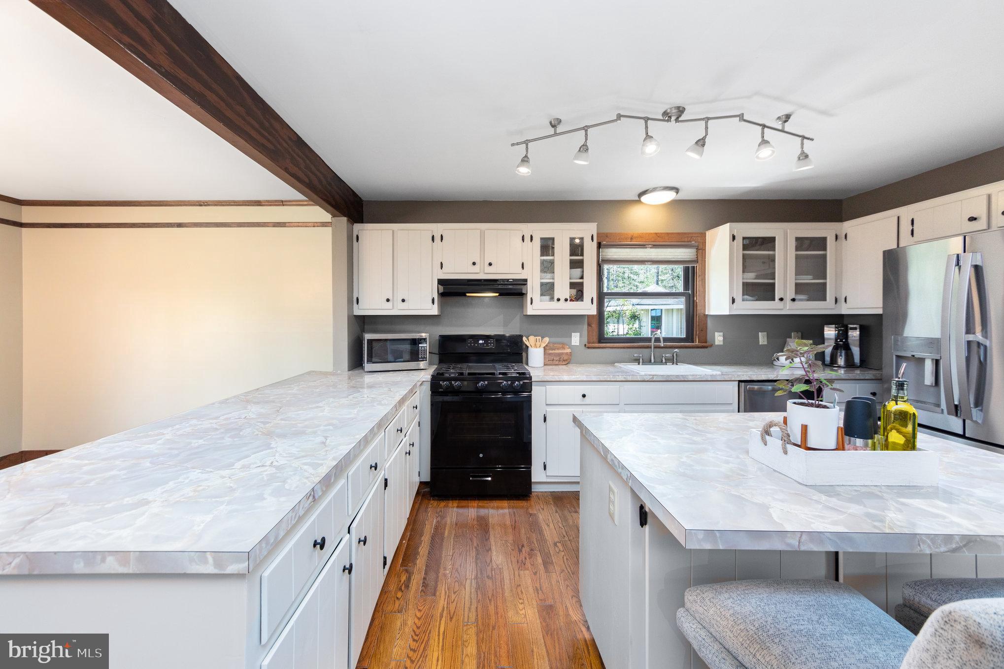 14451 McBryant Road Ruther Glen, VA 22546 - Photo 8 of 28 Kitchen with breakfast bar seating