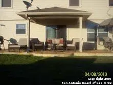 a view of livingroom with furniture