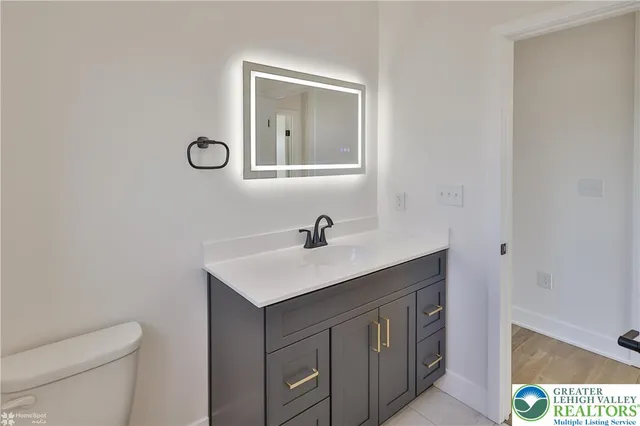 $695,000 | 448 Long Lane Road, Walnutport, PA 18088