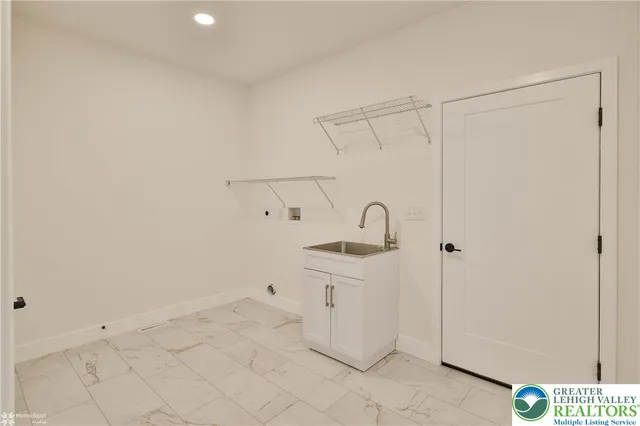 $695,000 | 448 Long Lane Road, Walnutport, PA 18088