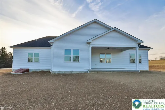 $695,000 | 448 Long Lane Road, Walnutport, PA 18088